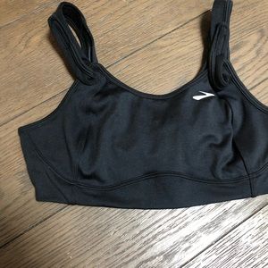NWOT Brooks Fiona sports bra